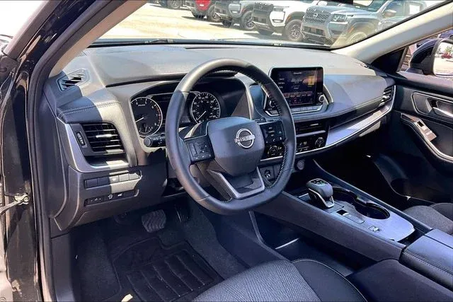 2026 Nissan Rogue SV thumbnail 14