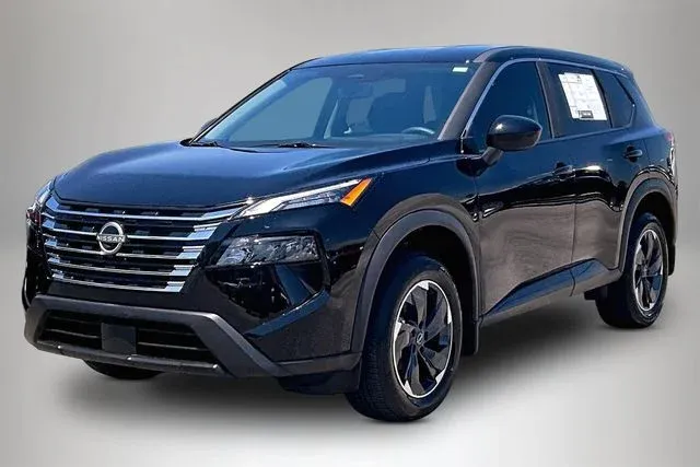 2026 Nissan Rogue SV thumbnail 2