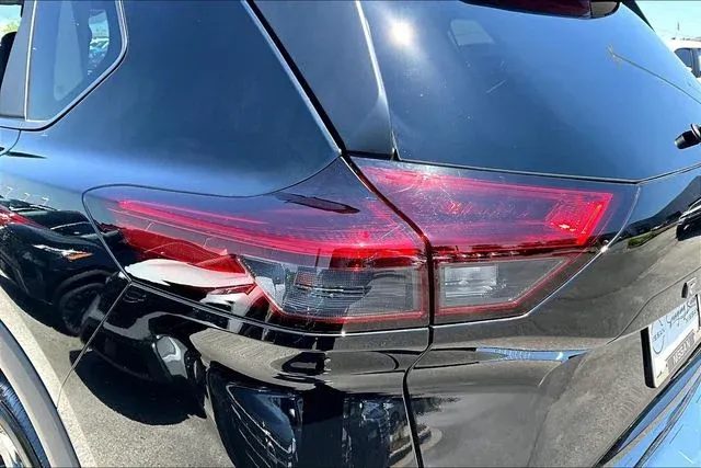 2026 Nissan Rogue SV thumbnail 20