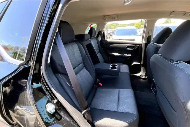 2026 Nissan Rogue SV thumbnail 21