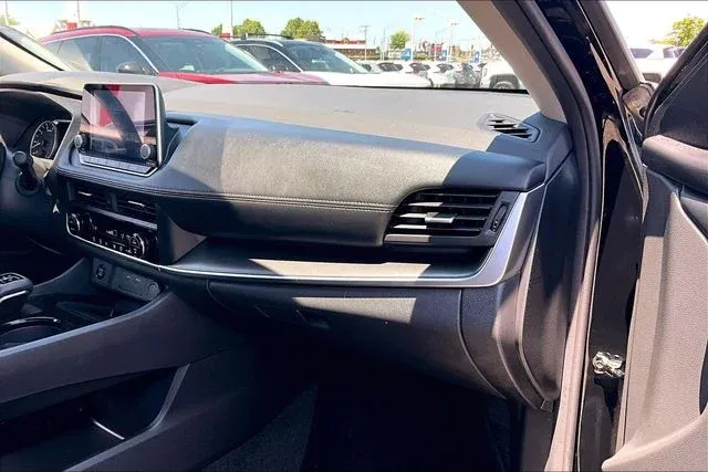 2026 Nissan Rogue SV thumbnail 22