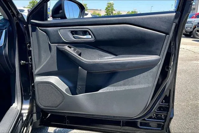2026 Nissan Rogue SV thumbnail 25