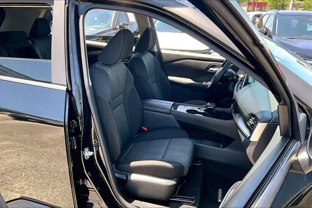 2026 Nissan Rogue SV thumbnail 26