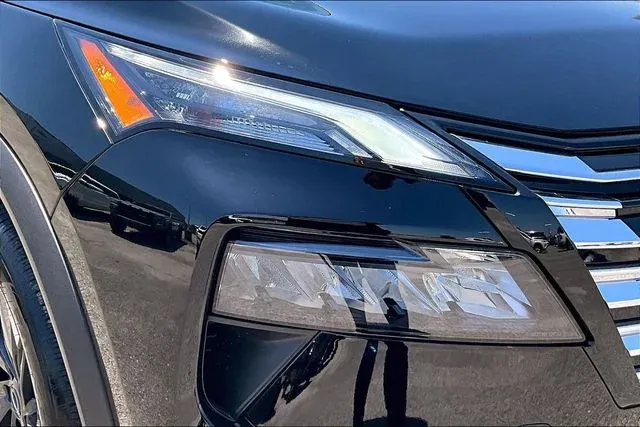 2026 Nissan Rogue SV thumbnail 29