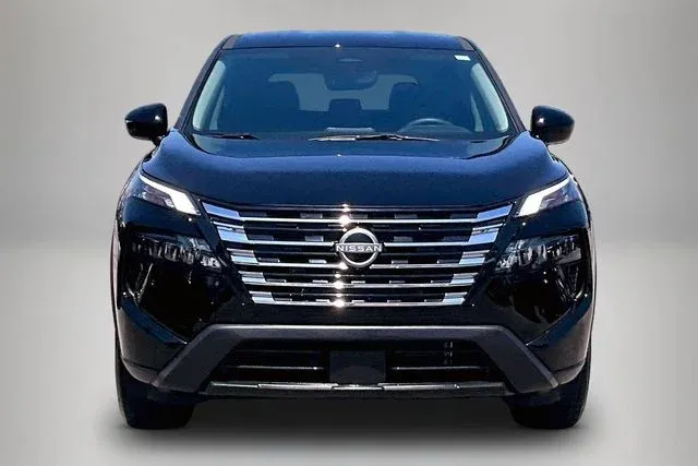 2026 Nissan Rogue SV thumbnail 3