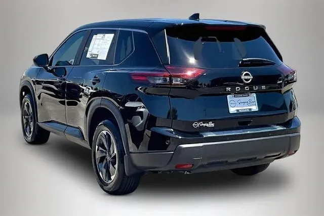 2026 Nissan Rogue SV thumbnail 4