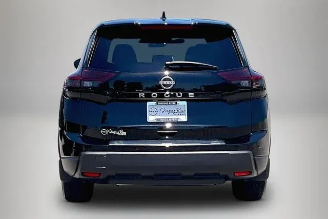 2026 Nissan Rogue SV thumbnail 6