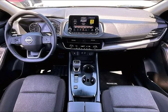 2026 Nissan Rogue SV thumbnail 7