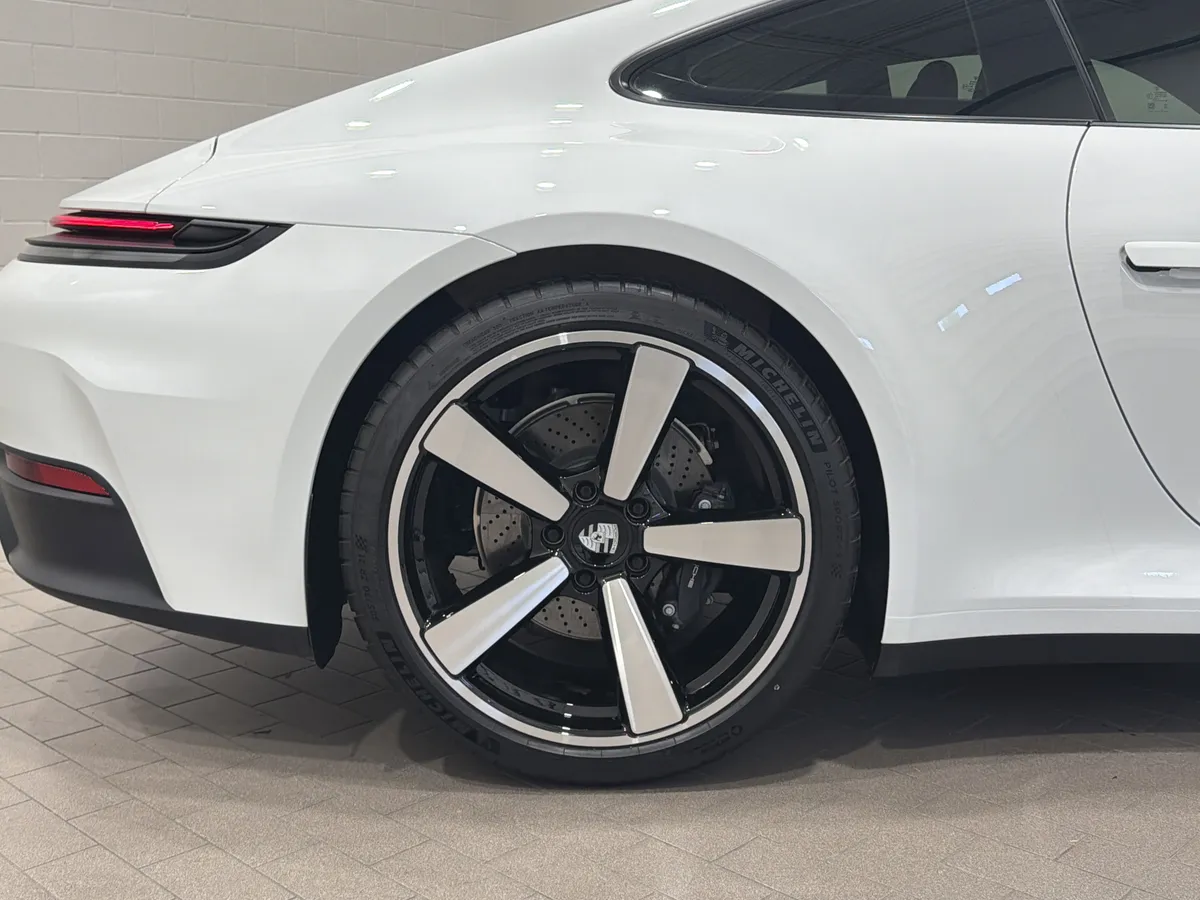 2026 Porsche 911 Carrera thumbnail 33