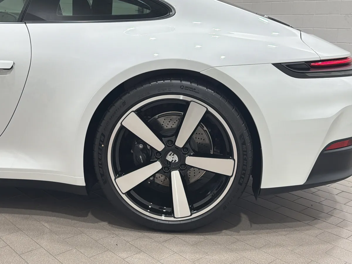 2026 Porsche 911 Carrera thumbnail 34