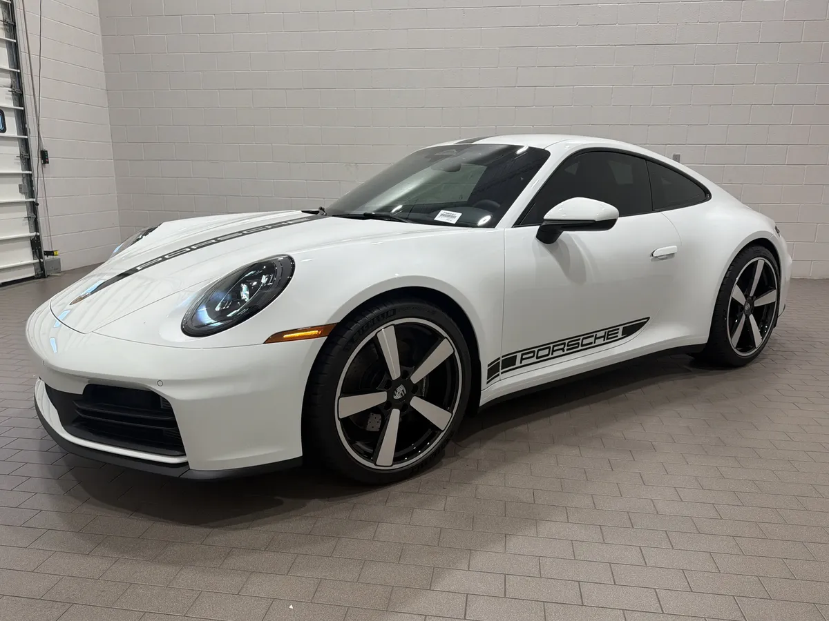 2026 Porsche 911 Carrera thumbnail 4