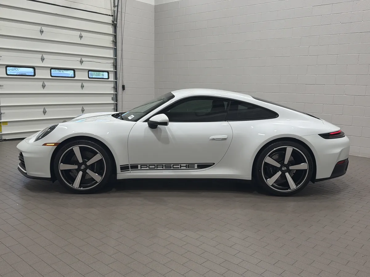 2026 Porsche 911 Carrera thumbnail 5