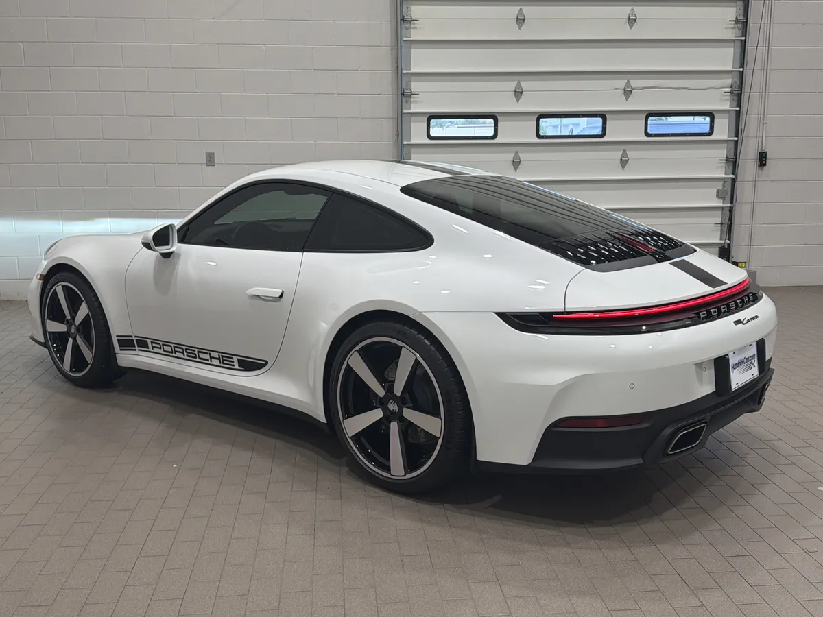 2026 Porsche 911 Carrera thumbnail 6