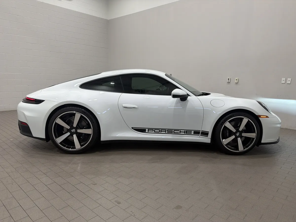 2026 Porsche 911 Carrera thumbnail 9
