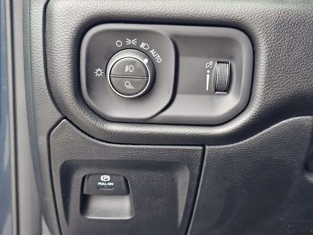 2026 Ram 1500 Express thumbnail 19