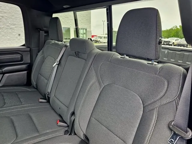 2026 Ram 1500 Express thumbnail 32