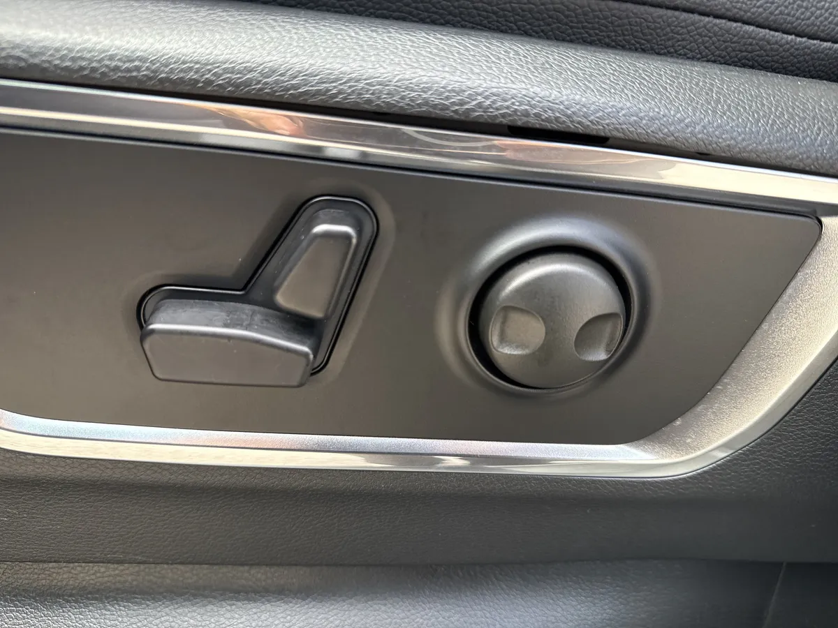 2026 Ram 1500 Laramie thumbnail 10