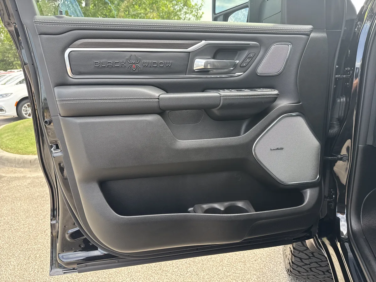 2026 Ram 1500 Laramie thumbnail 11