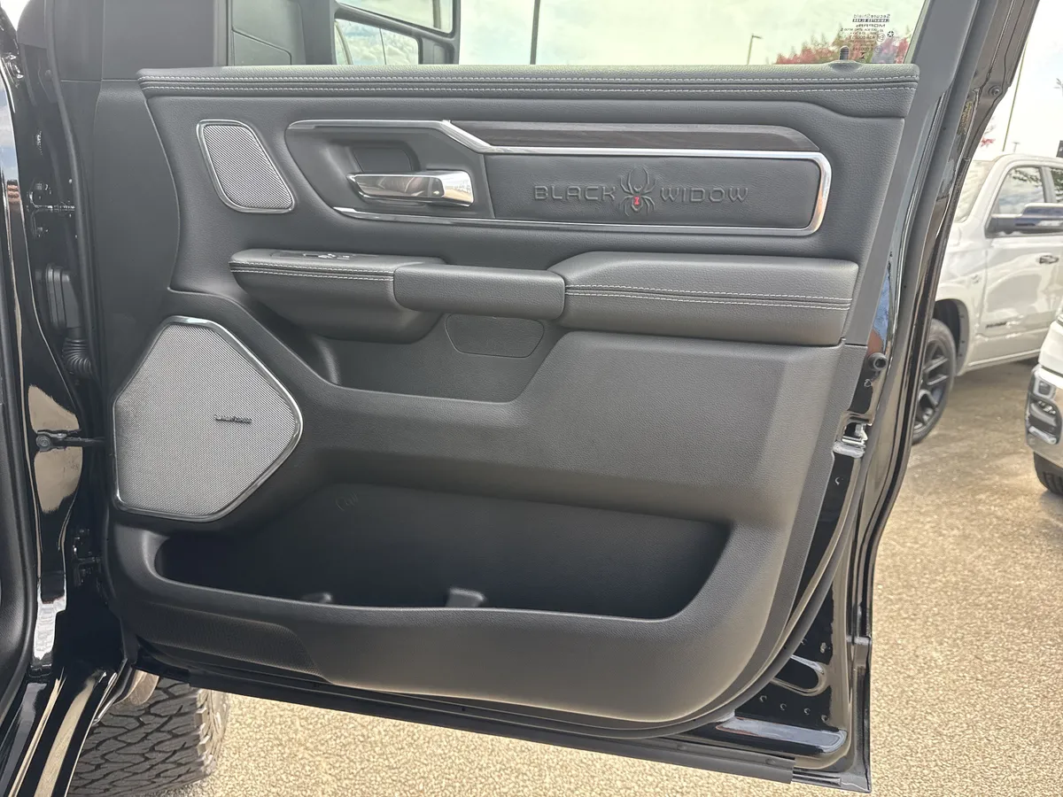 2026 Ram 1500 Laramie thumbnail 15