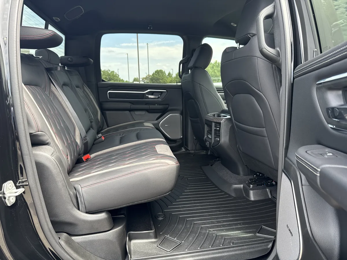 2026 Ram 1500 Laramie thumbnail 16