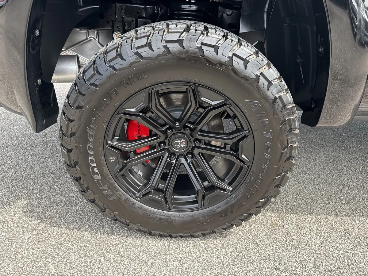 2026 Ram 1500 Laramie thumbnail 18