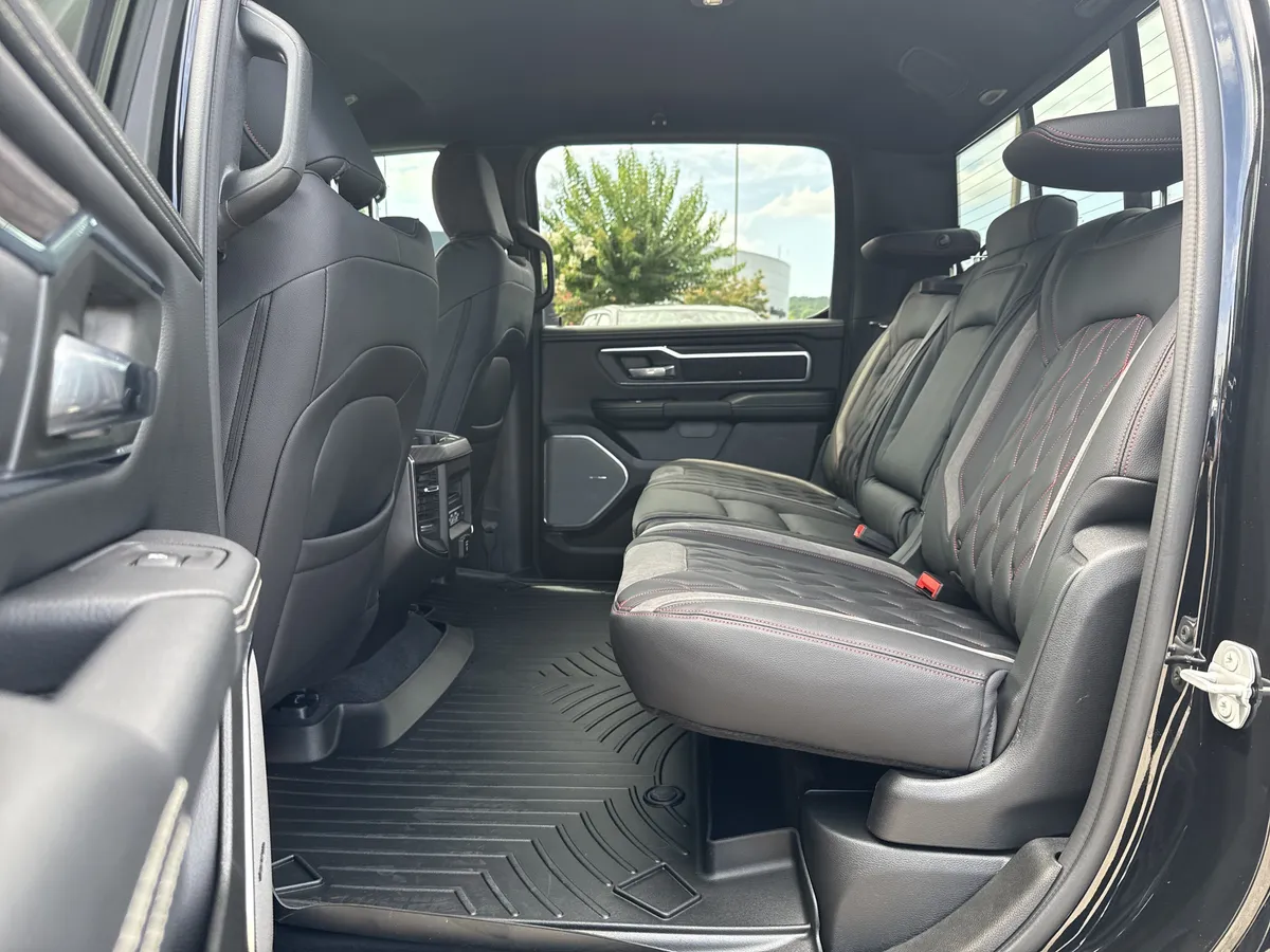 2026 Ram 1500 Laramie thumbnail 21