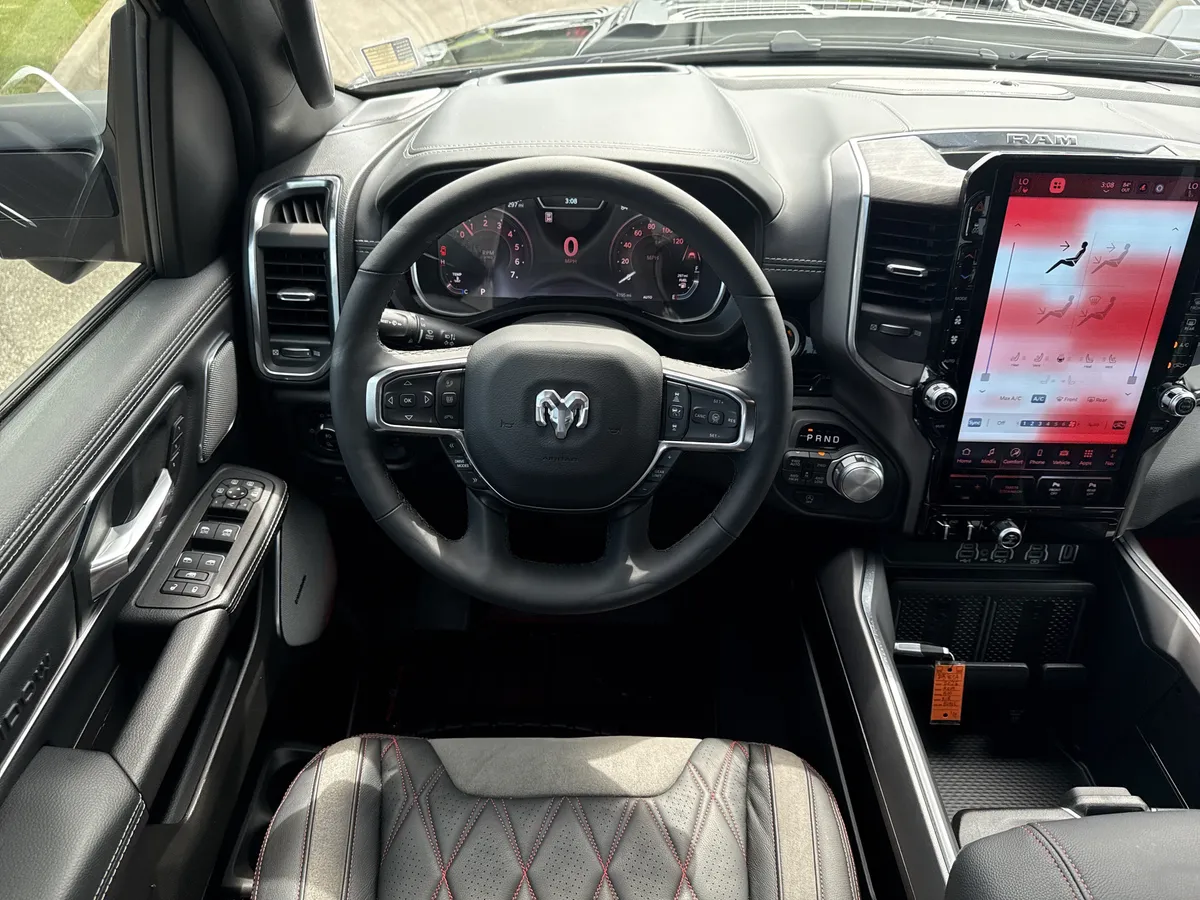 2026 Ram 1500 Laramie thumbnail 23