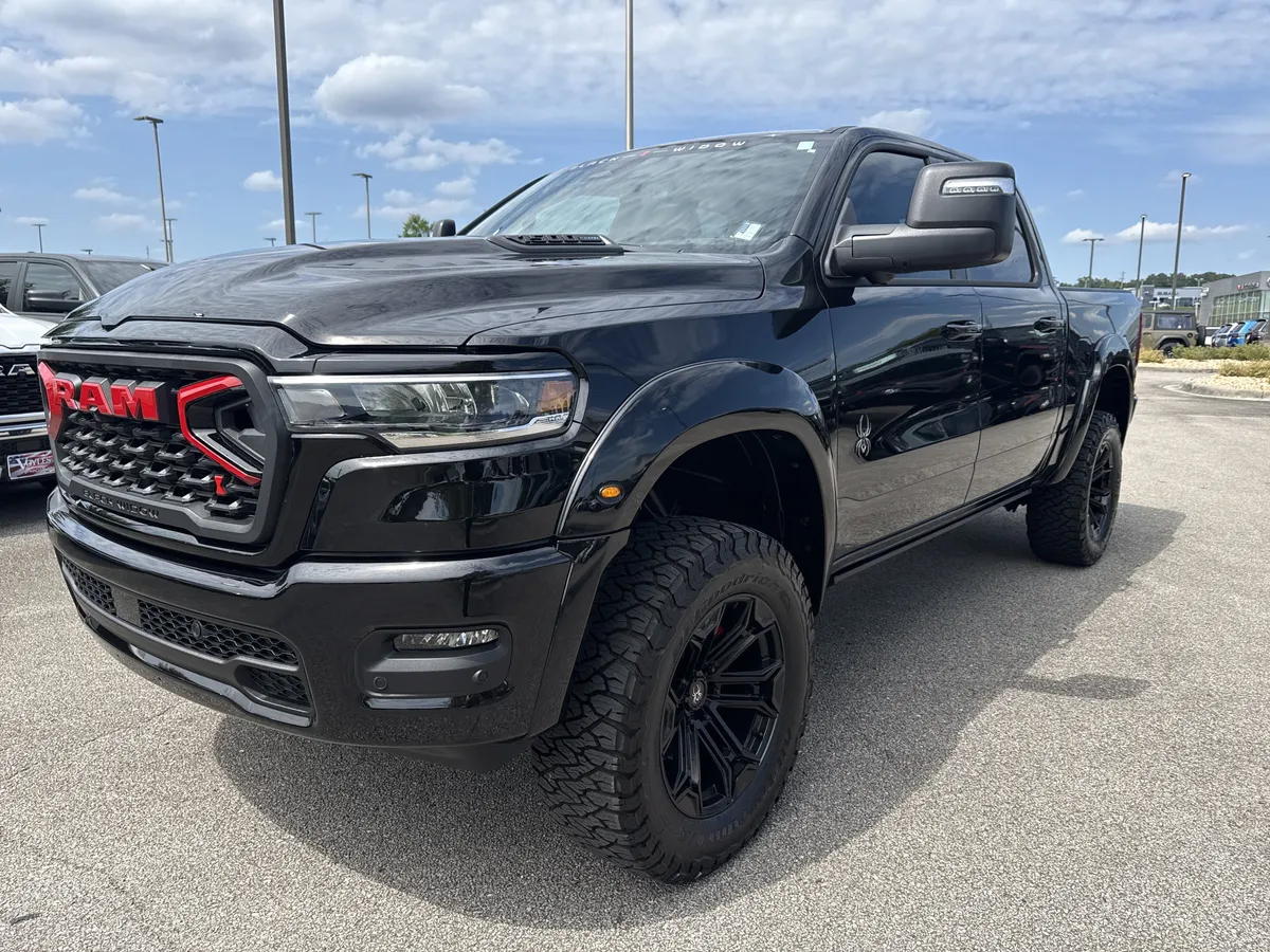 2026 Ram 1500 Laramie thumbnail 3