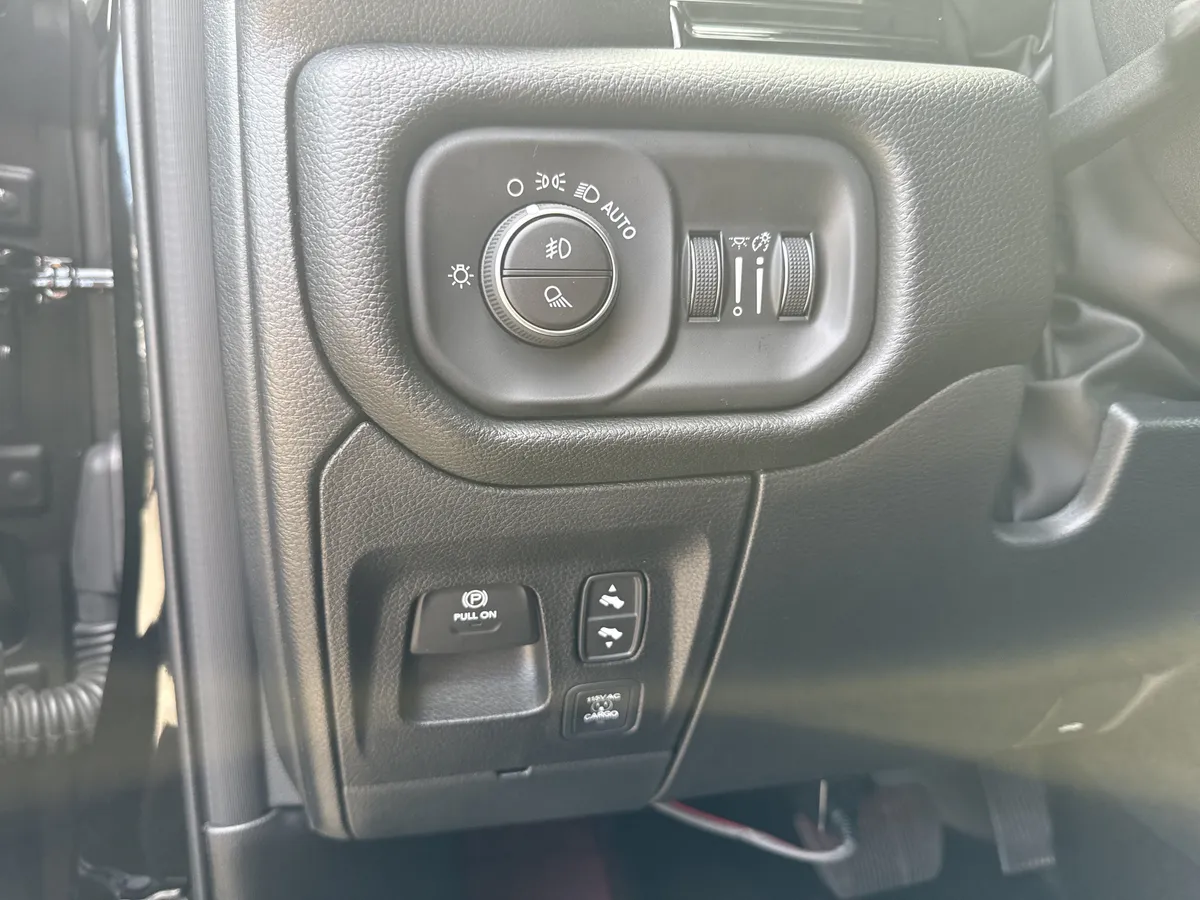 2026 Ram 1500 Laramie thumbnail 31