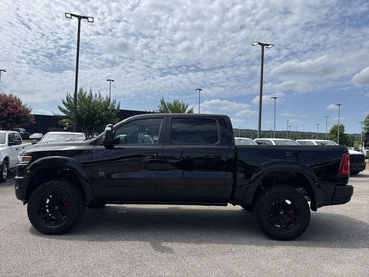 2026 Ram 1500 Laramie thumbnail 4