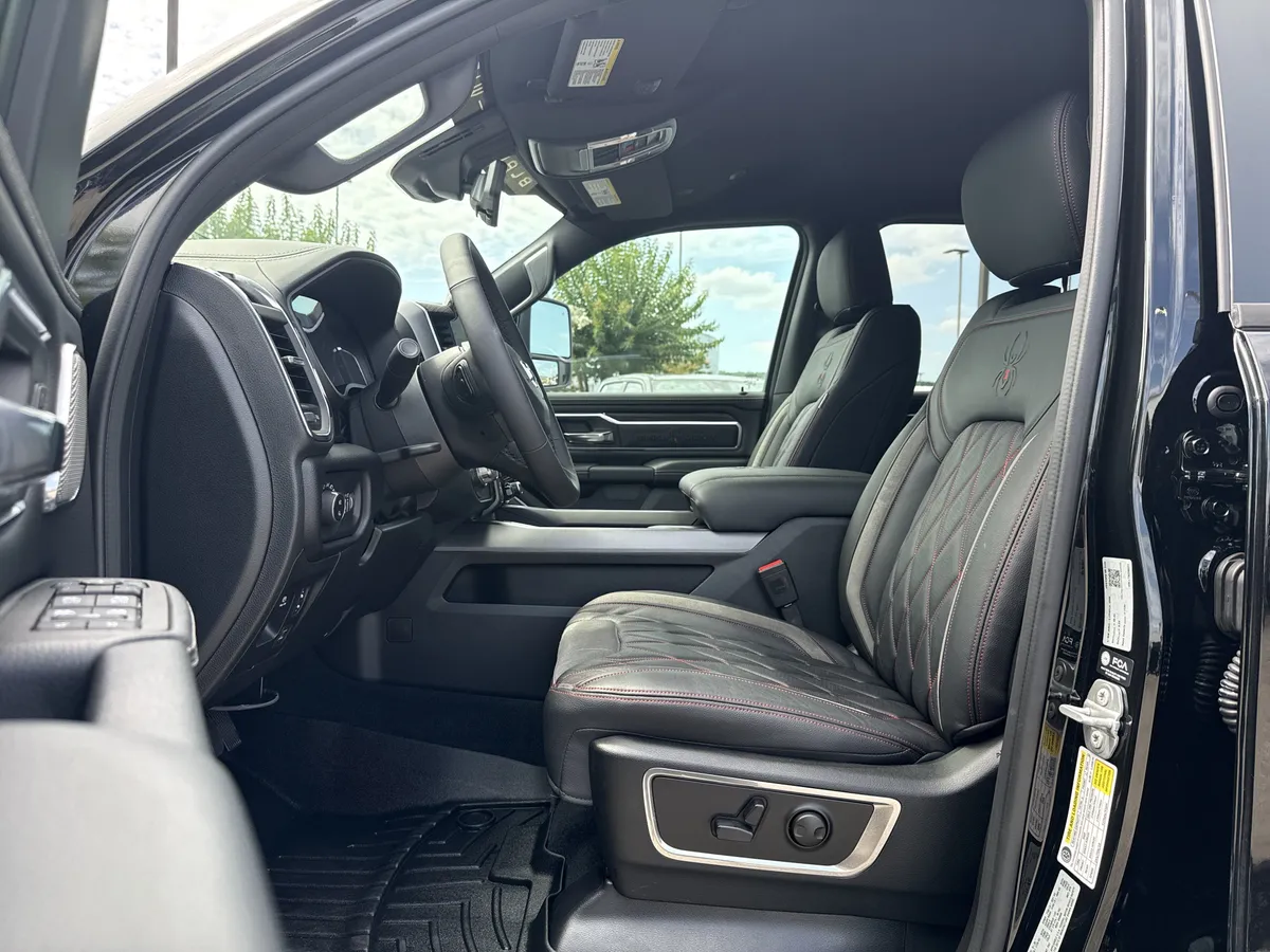 2026 Ram 1500 Laramie thumbnail 9