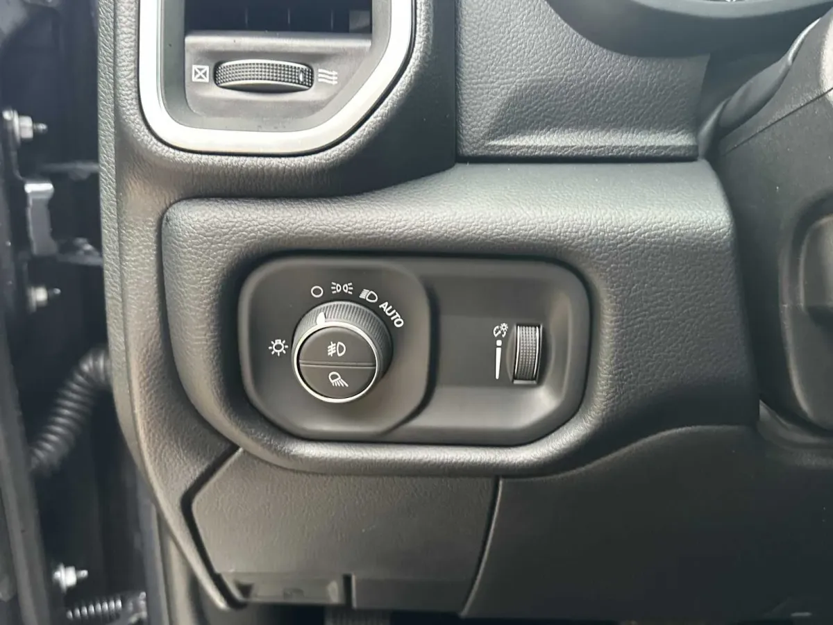 2026 Ram 2500 Big Horn thumbnail 26