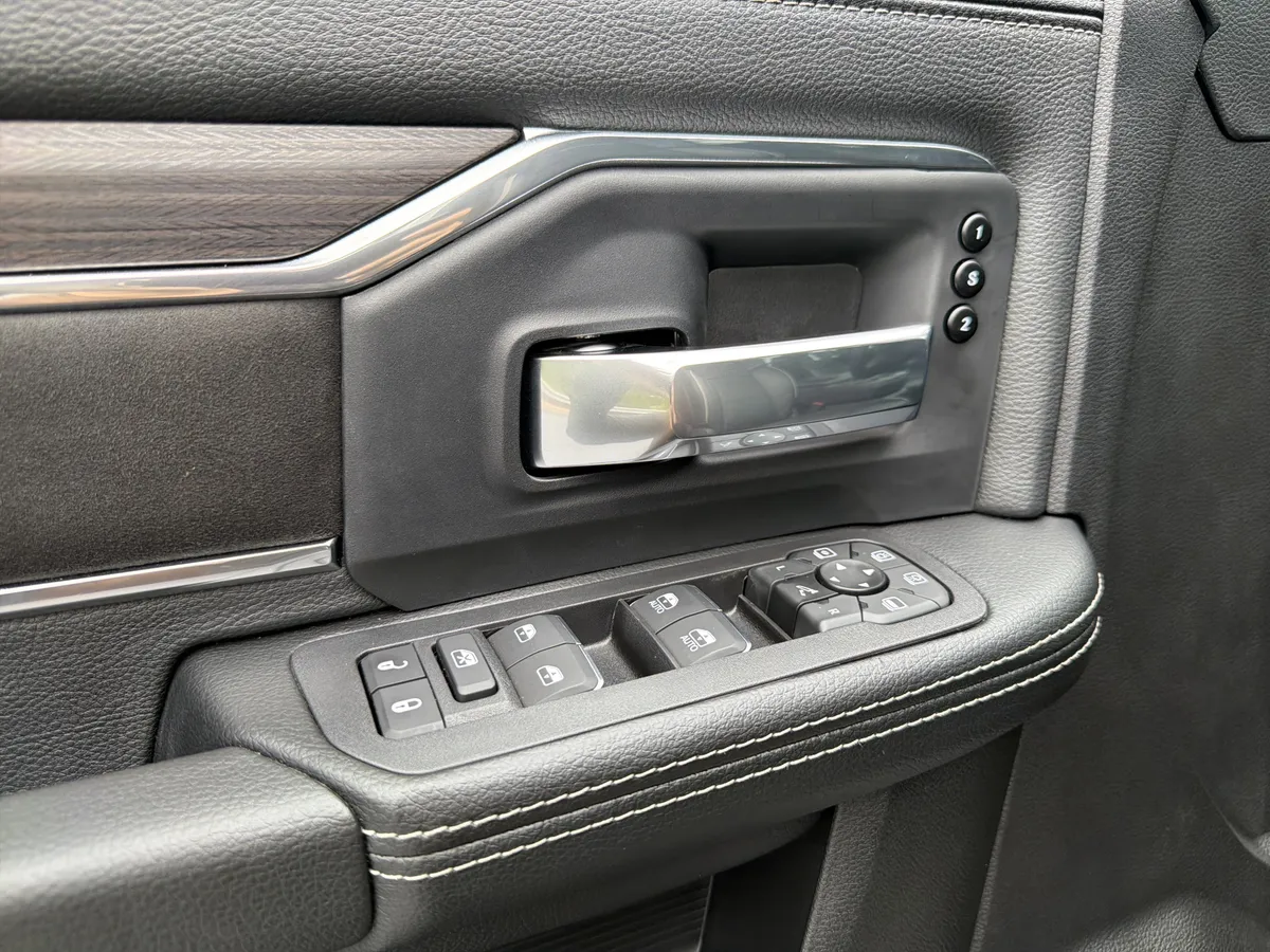 2026 Ram 2500 Laramie thumbnail 23