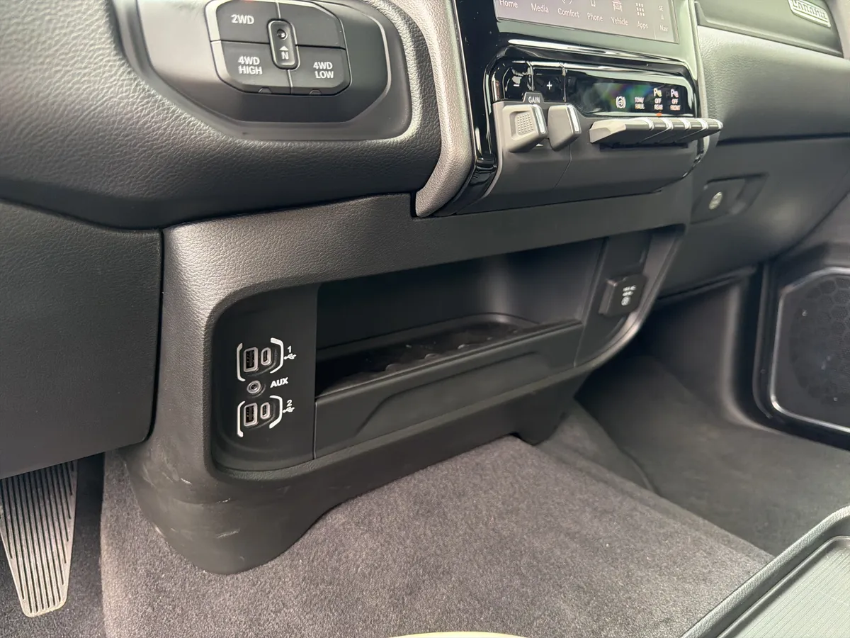 2026 Ram 2500 Laramie thumbnail 33
