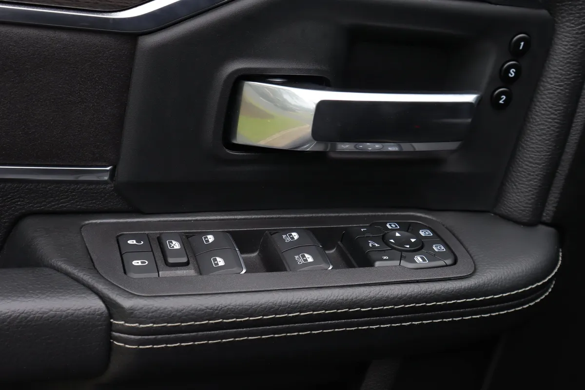 2026 Ram 3500 Laramie thumbnail 22