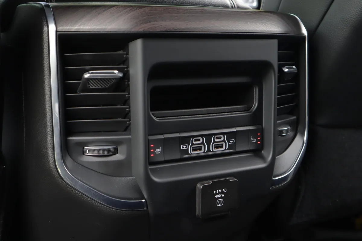 2026 Ram 3500 Laramie thumbnail 26