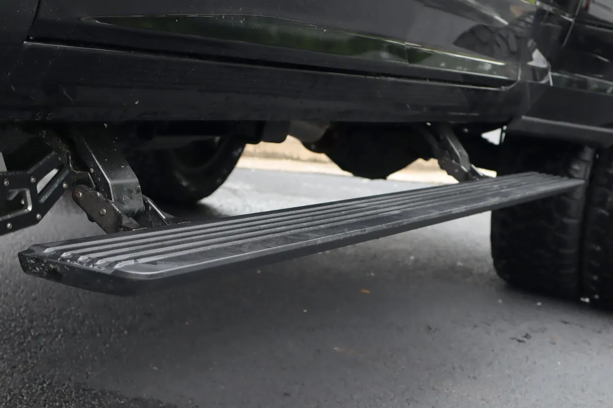 2026 Ram 3500 Laramie thumbnail 31