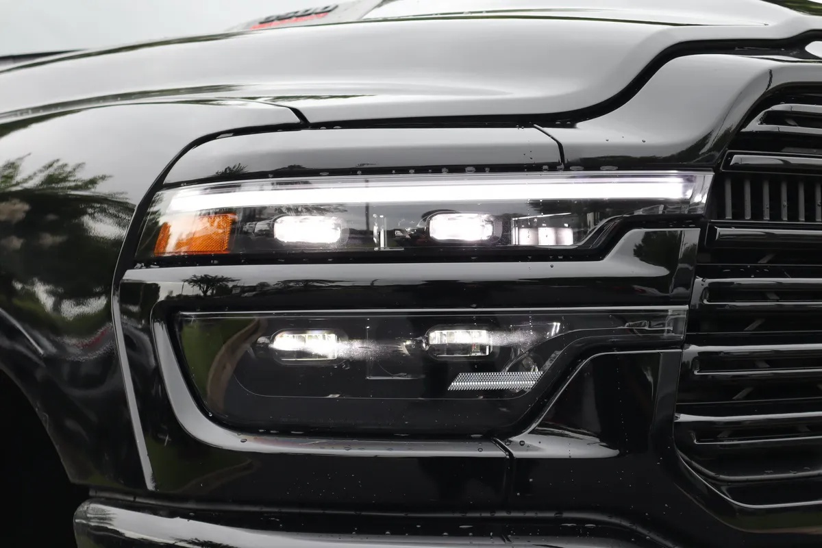 2026 Ram 3500 Laramie thumbnail 33