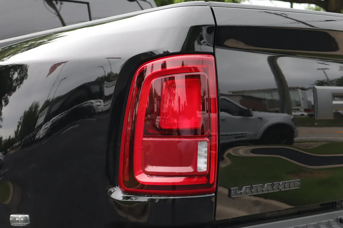 2026 Ram 3500 Laramie thumbnail 34