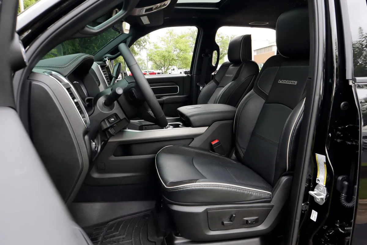 2026 Ram 3500 Laramie thumbnail 8