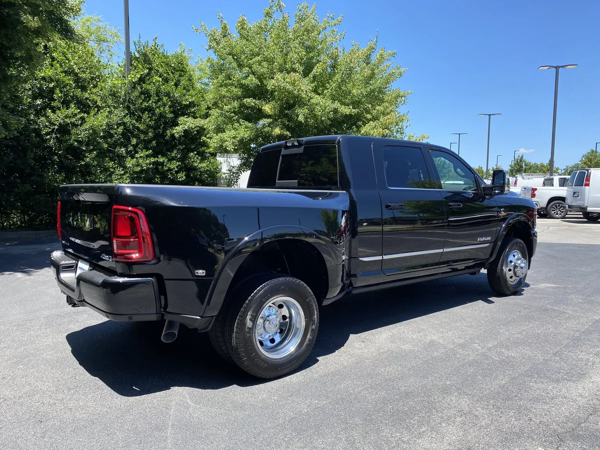 2026 Ram 3500 Limited thumbnail 8