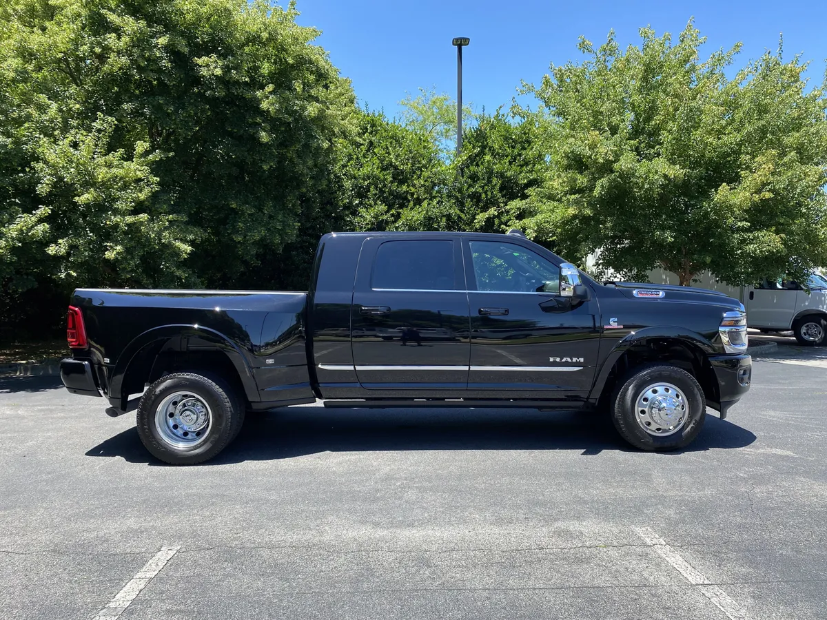 2026 Ram 3500 Limited thumbnail 9