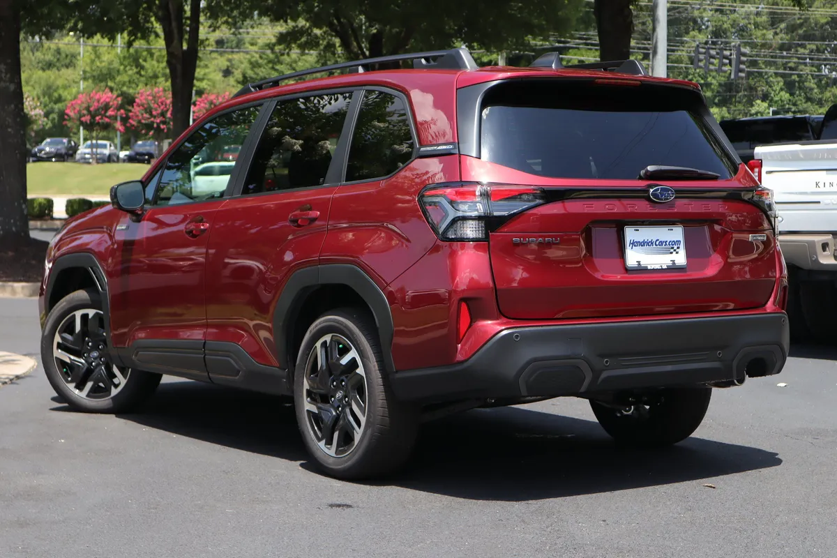 2026 Subaru Forester Limited Hybrid thumbnail 2