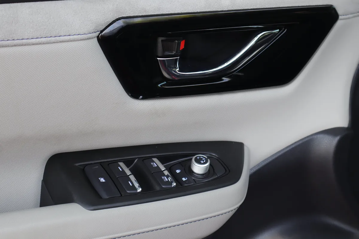 2026 Subaru Forester Limited Hybrid thumbnail 23