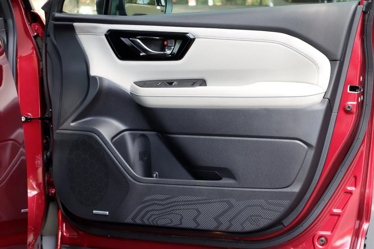 2026 Subaru Forester Limited Hybrid thumbnail 27