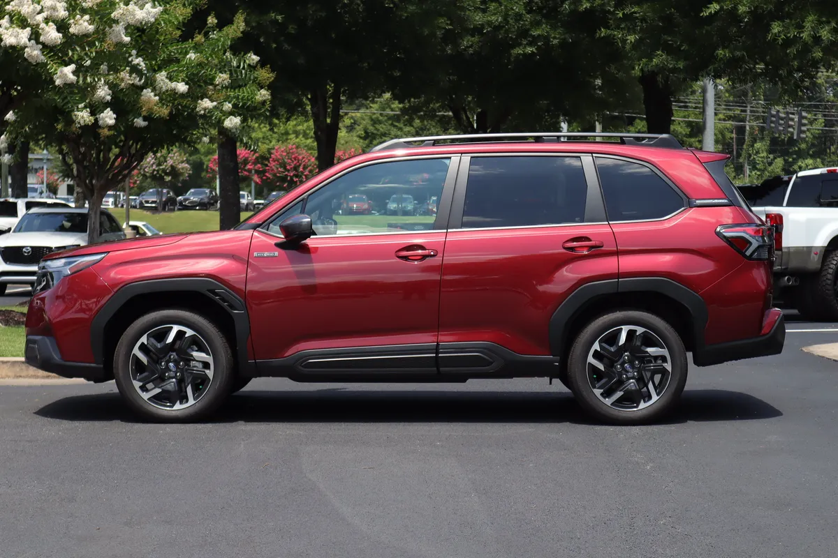 2026 Subaru Forester Limited Hybrid thumbnail 4