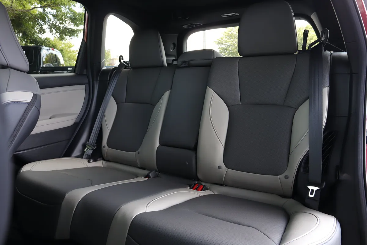 2026 Subaru Forester Limited Hybrid thumbnail 9