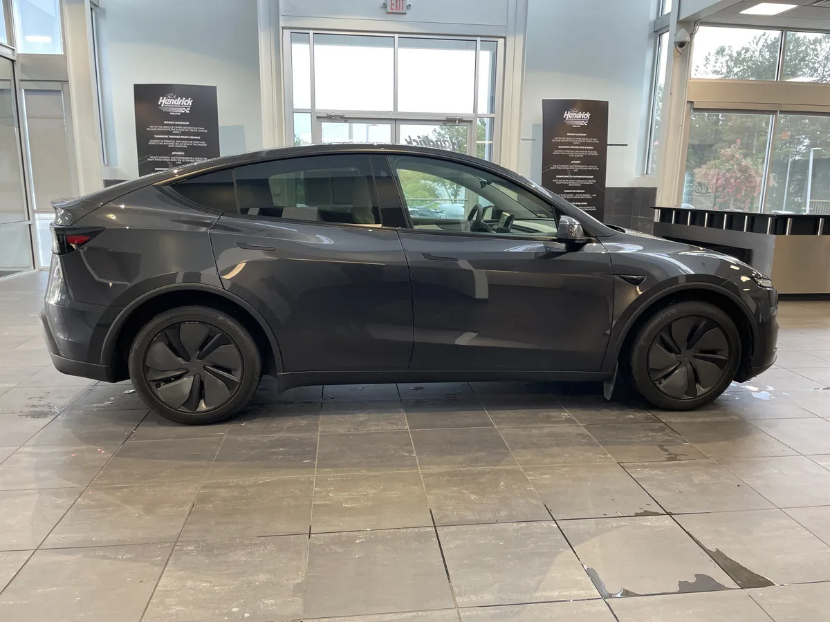 2026 Tesla Model Y thumbnail 10