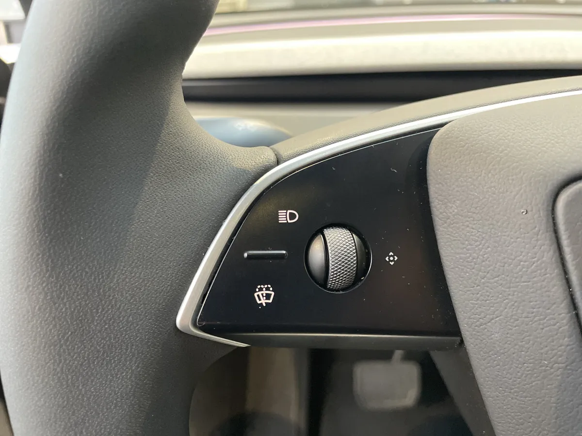2026 Tesla Model Y thumbnail 18