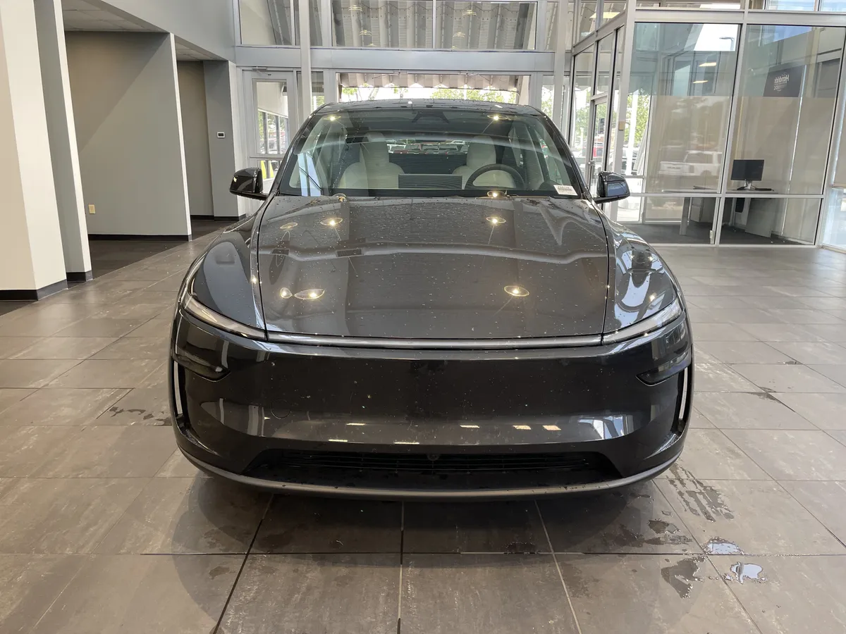 2026 Tesla Model Y thumbnail 2